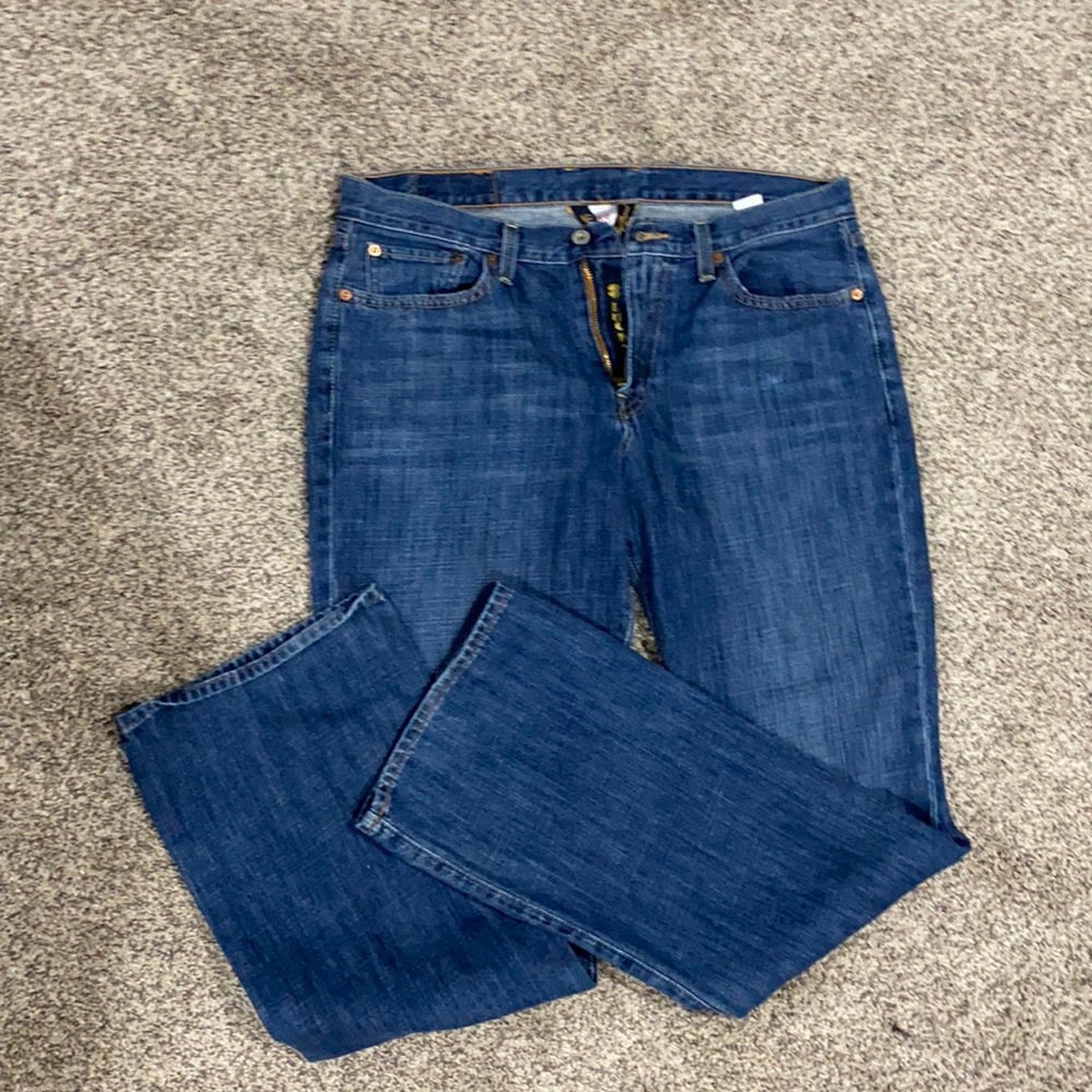 Mens Lucky brand jeans.